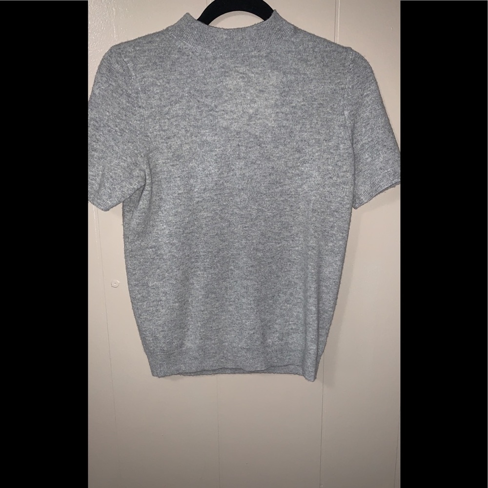 Grey short sleeved sweater top